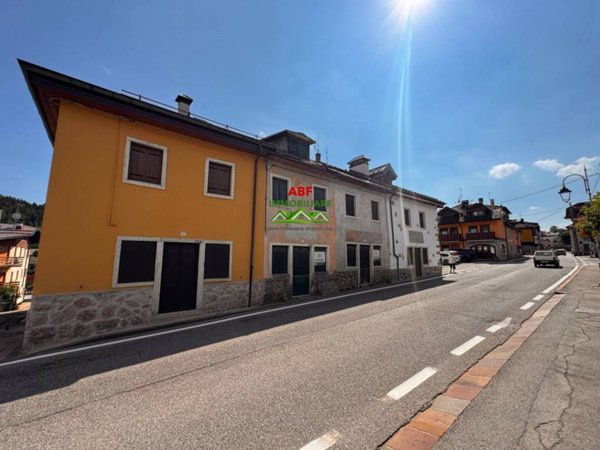 casa indipendente in vendita a Roana in zona Cesuna