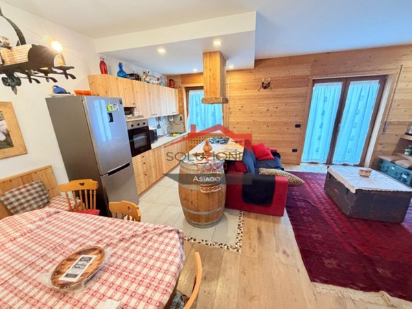 casa indipendente in vendita a Roana in zona Roana