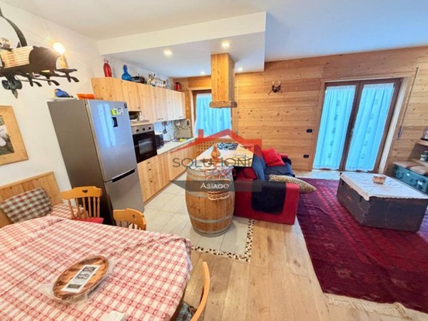 casa indipendente in vendita a Roana in zona Mezzaselva