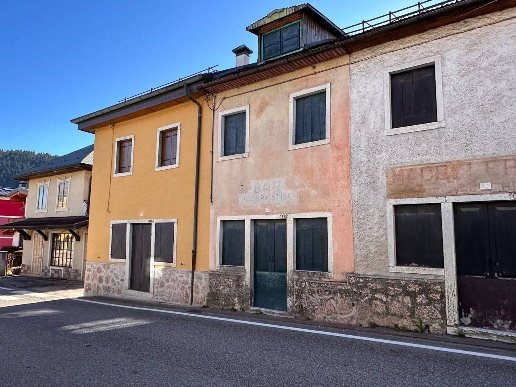 appartamento in vendita a Roana in zona Cesuna