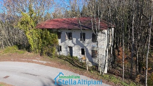 casa indipendente in vendita a Roana in zona Cesuna