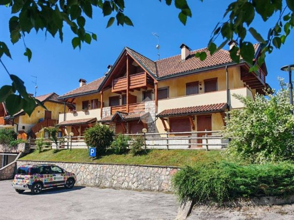 appartamento in vendita a Roana in zona Cesuna