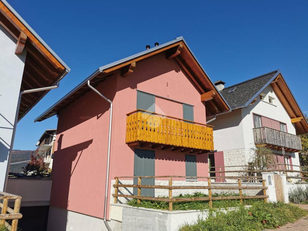 casa indipendente in vendita a Roana in zona Camporovere
