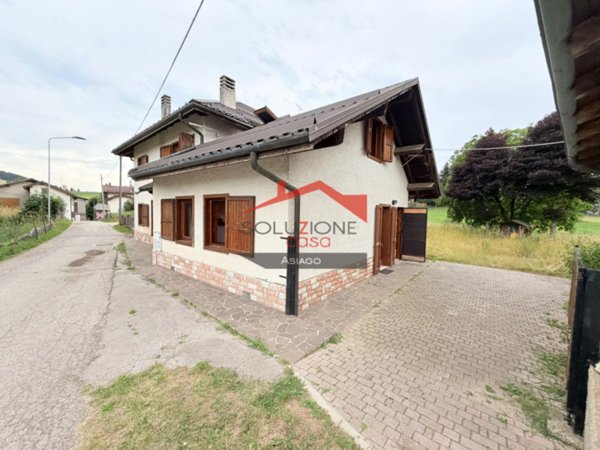 casa indipendente in vendita a Roana in zona Treschè Conca