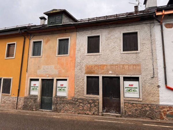 casa indipendente in vendita a Roana in zona Cesuna