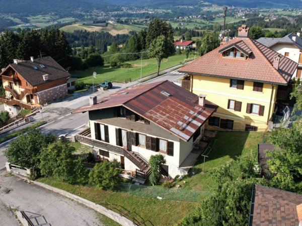 casa indipendente in vendita a Roana in zona Cesuna