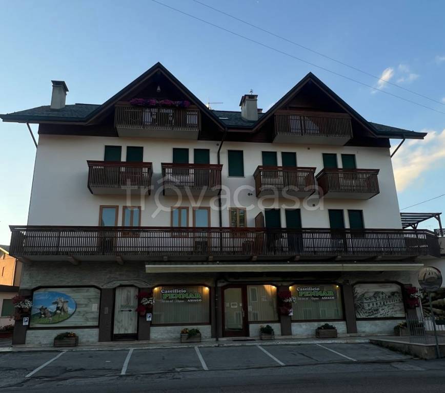 appartamento in vendita a Roana in zona Cesuna