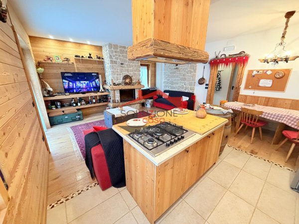 casa indipendente in vendita a Roana in zona Roana