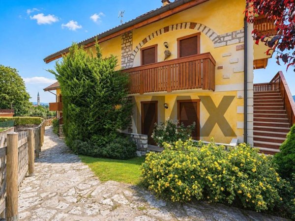 appartamento in vendita a Roana in zona Roana