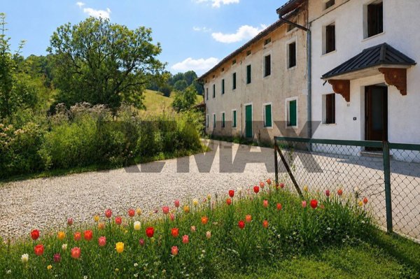 appartamento in vendita a Roana in zona Treschè Conca