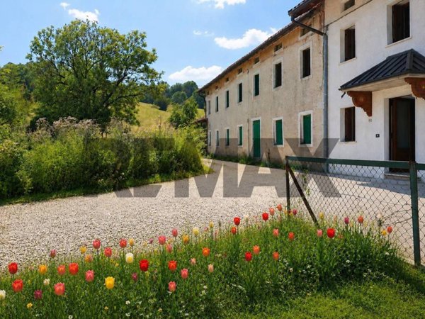 appartamento in vendita a Roana in zona Treschè Conca