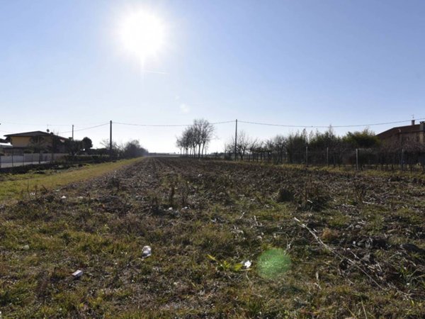 terreno edificabile in vendita a Romano d'Ezzelino in zona Sacro Cuore