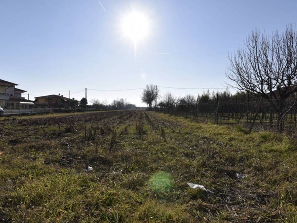 terreno edificabile in vendita a Romano d'Ezzelino in zona Sacro Cuore