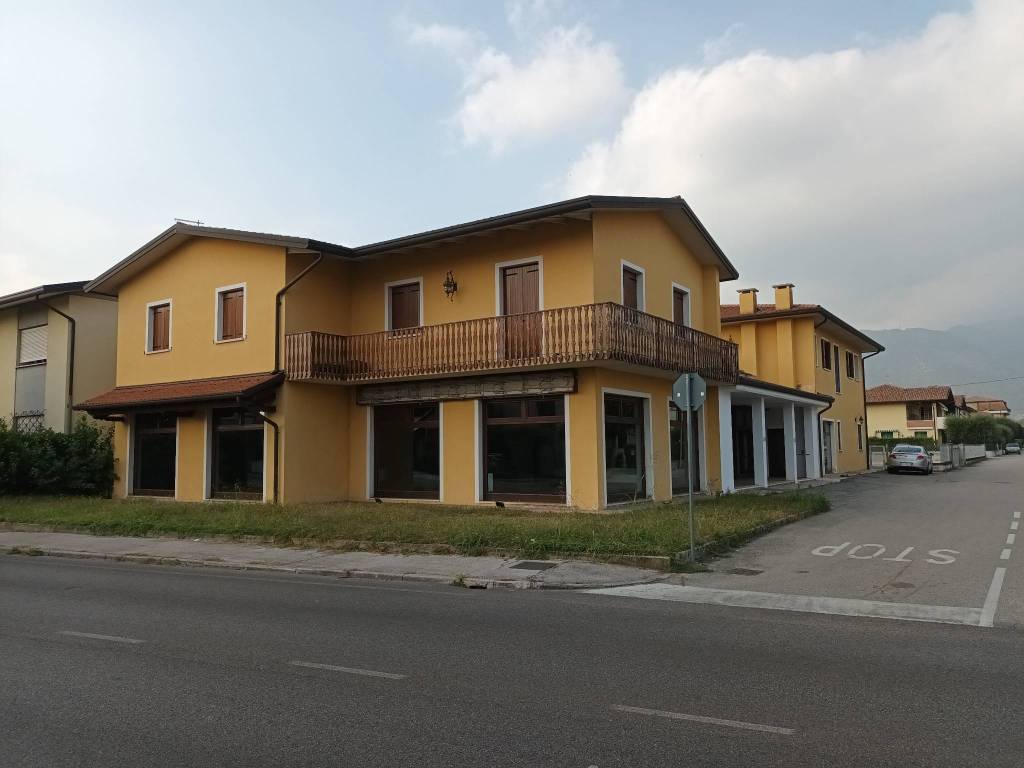 negozio in vendita a Romano d'Ezzelino