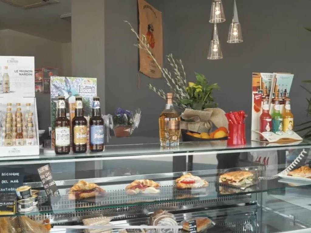 negozio in vendita a Romano d'Ezzelino in zona Fellette