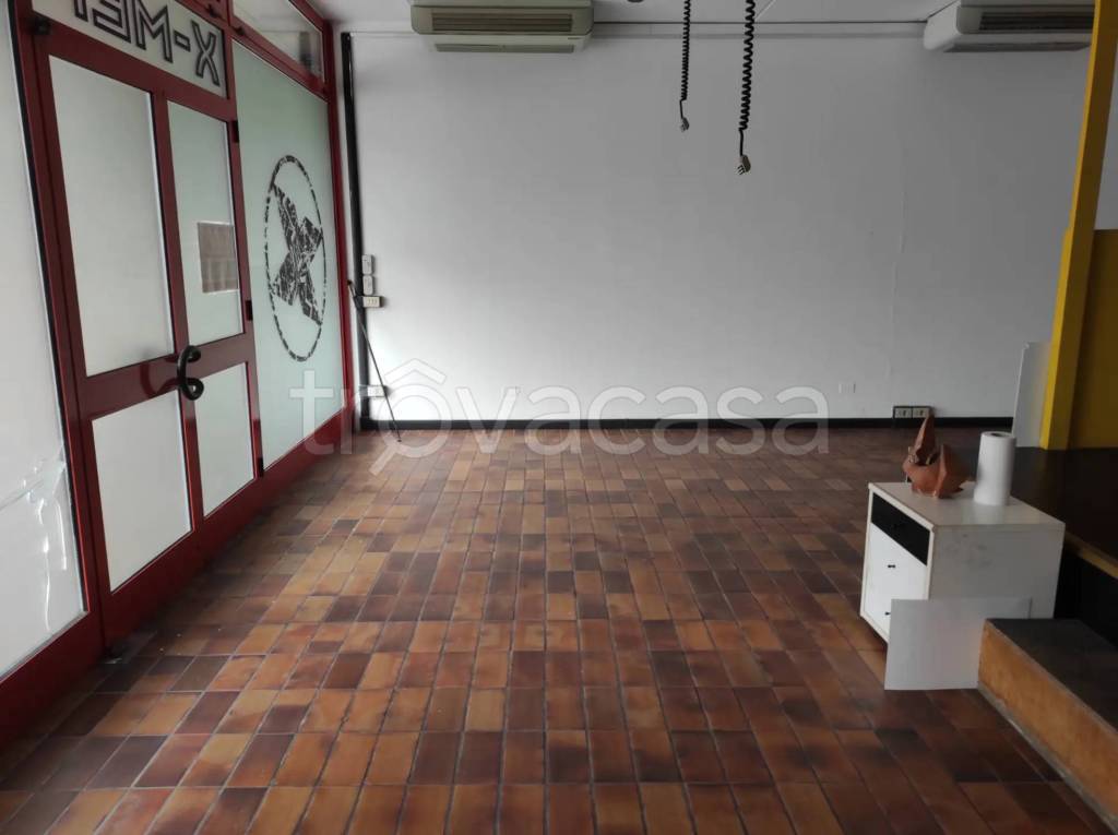 negozio in vendita a Romano d'Ezzelino in zona San Giacomo