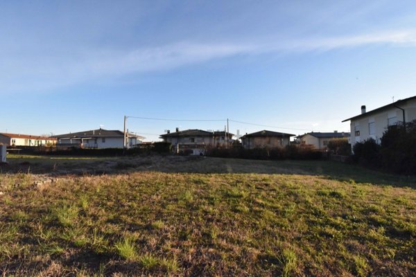 terreno edificabile in vendita a Romano d'Ezzelino