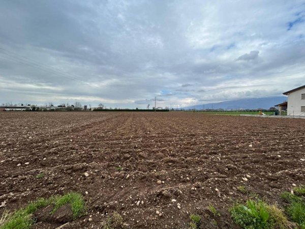 terreno agricolo in vendita a Romano d'Ezzelino in zona Sacro Cuore