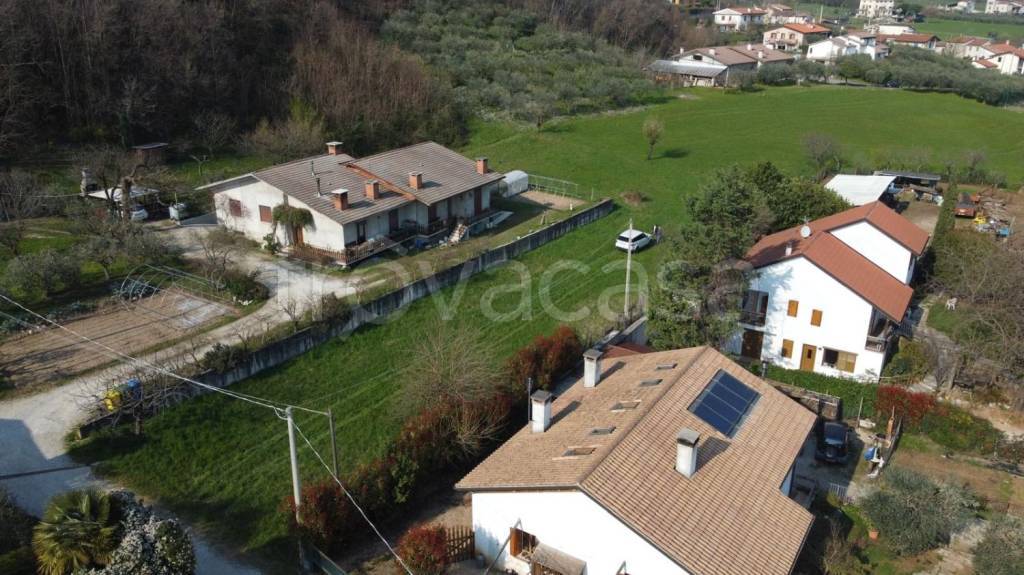 casa indipendente in vendita a Romano d'Ezzelino