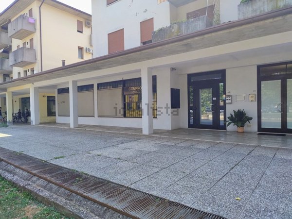 negozio in vendita a Romano d'Ezzelino