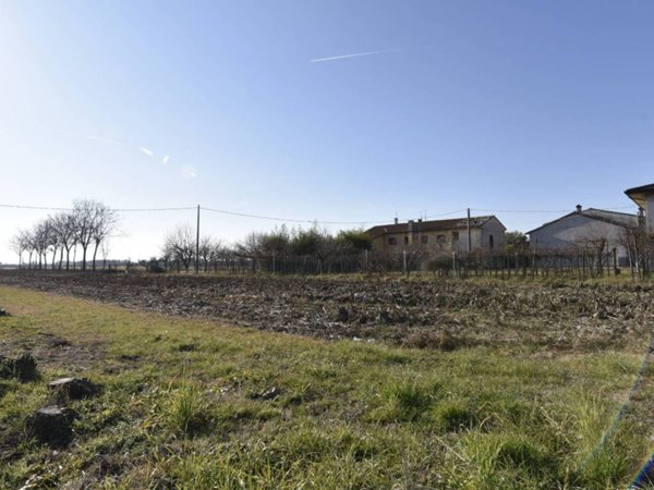 terreno edificabile in vendita a Romano d'Ezzelino in zona Sacro Cuore