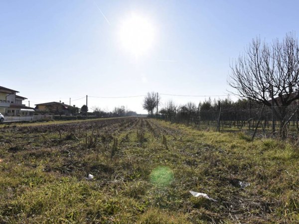terreno edificabile in vendita a Romano d'Ezzelino in zona Sacro Cuore