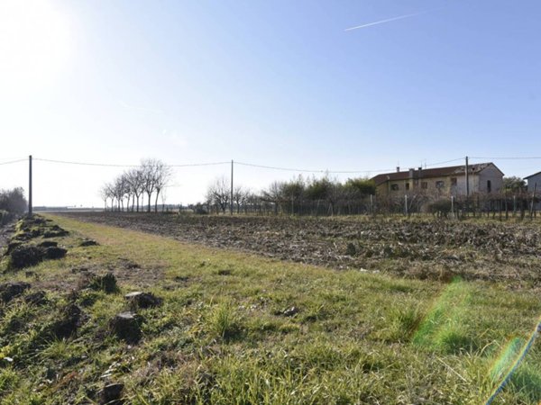 terreno agricolo in vendita a Romano d'Ezzelino in zona Sacro Cuore