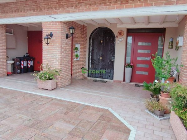 casa indipendente in vendita a Romano d'Ezzelino in zona Fellette