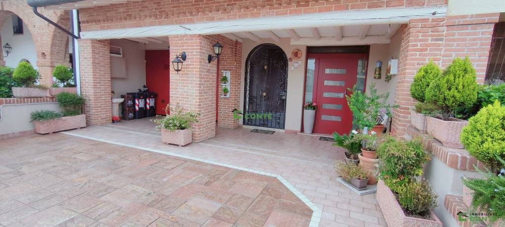 casa indipendente in vendita a Romano d'Ezzelino in zona Fellette
