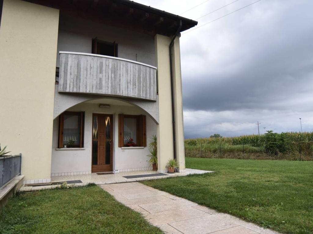 casa indipendente in vendita a Romano d'Ezzelino in zona Fellette