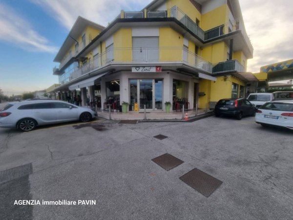 negozio in vendita a Romano d'Ezzelino in zona Fellette