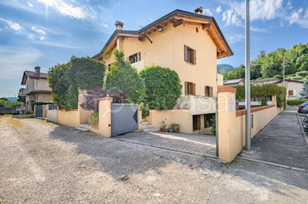 casa indipendente in vendita a Romano d'Ezzelino