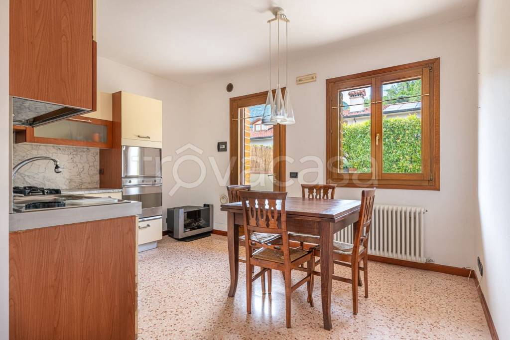 casa indipendente in vendita a Romano d'Ezzelino