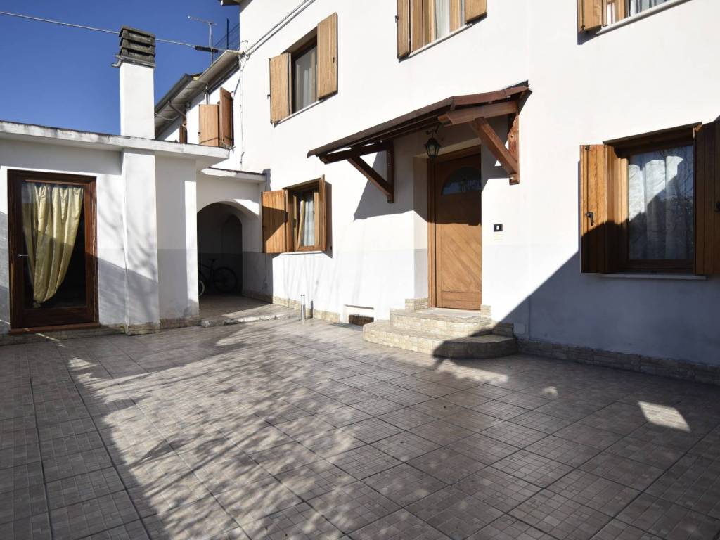 casa indipendente in vendita a Romano d'Ezzelino in zona Sacro Cuore