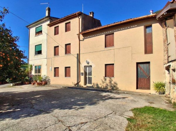 casa indipendente in vendita a Romano d'Ezzelino in zona Sacro Cuore