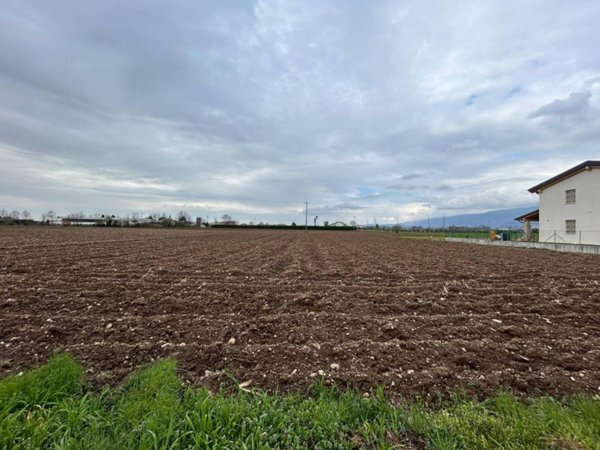 terreno edificabile in vendita a Romano d'Ezzelino in zona Sacro Cuore