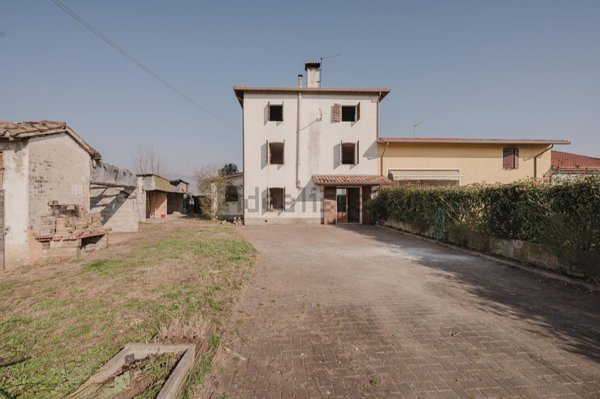 casa indipendente in vendita a Romano d'Ezzelino