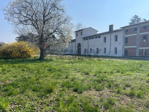 terreno edificabile in vendita a Romano d'Ezzelino
