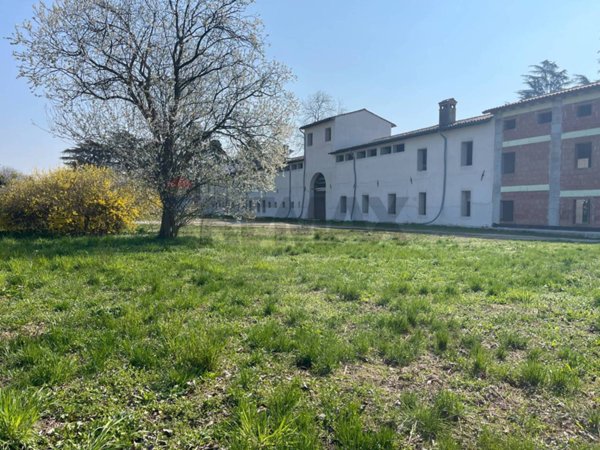 terreno edificabile in vendita a Romano d'Ezzelino