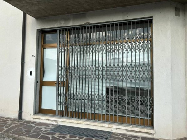 negozio in vendita a Romano d'Ezzelino in zona San Giacomo