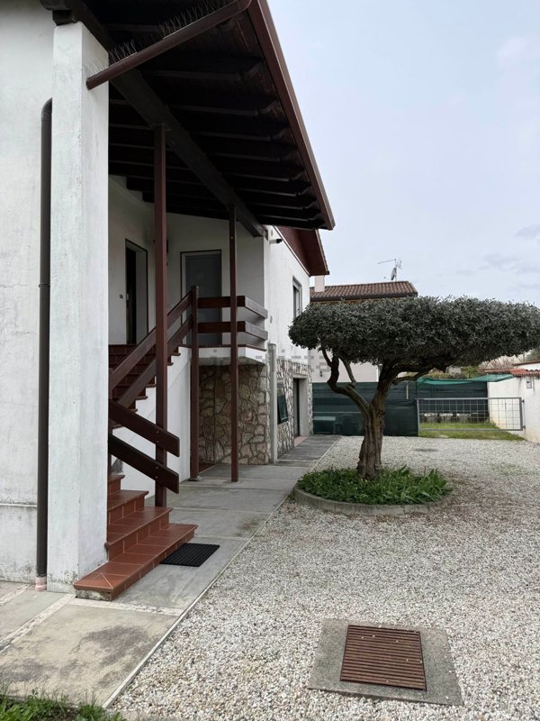 casa indipendente in vendita a Romano d'Ezzelino in zona Fellette