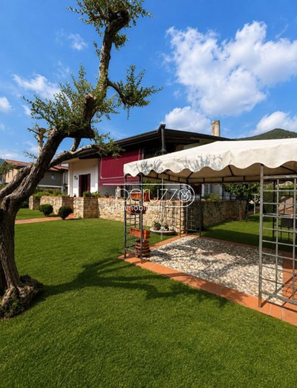 casa indipendente in vendita a Romano d'Ezzelino in zona Romano d'Ezzelino