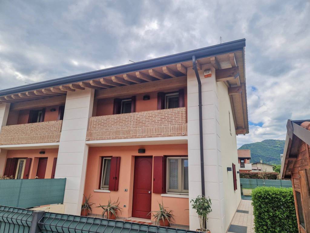casa indipendente in vendita a Romano d'Ezzelino in zona San Giacomo