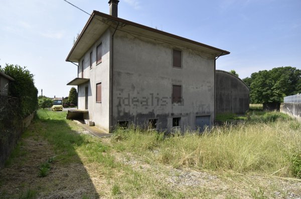 casa indipendente in vendita a Romano d'Ezzelino in zona Romano d'Ezzelino