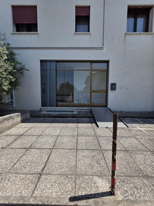 negozio in vendita a Romano d'Ezzelino in zona San Giacomo