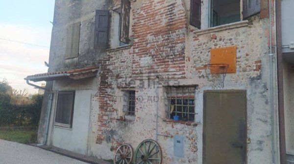 casa indipendente in vendita a Romano d'Ezzelino in zona Sacro Cuore