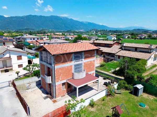 casa indipendente in vendita a Romano d'Ezzelino in zona San Giacomo
