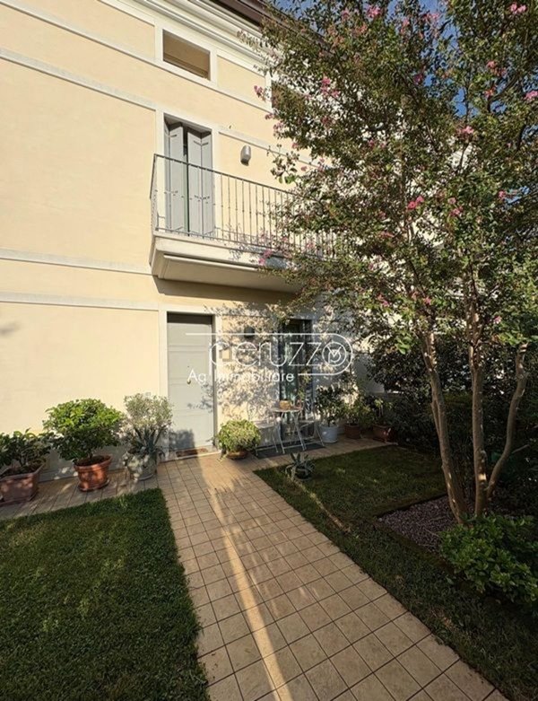 casa indipendente in vendita a Romano d'Ezzelino in zona Fellette