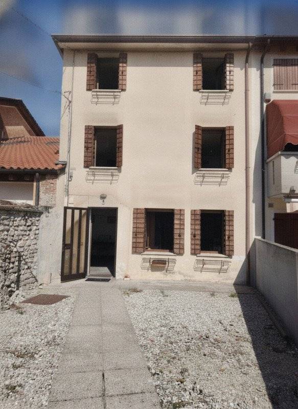 casa indipendente in vendita a Romano d'Ezzelino in zona Fellette