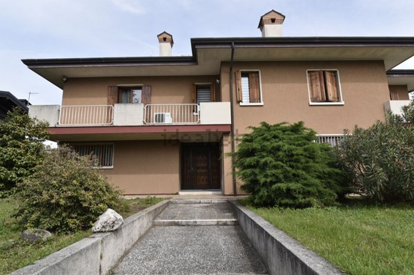 casa indipendente in vendita a Rosà